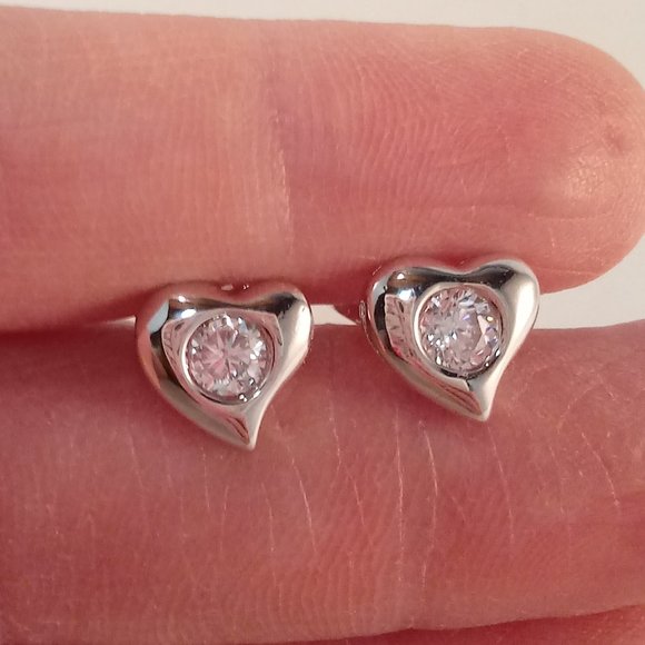 18K White Gold Filled Heart Shape Bezel Diamond Zircon Stud Earrings AAA - Picture 5 of 6